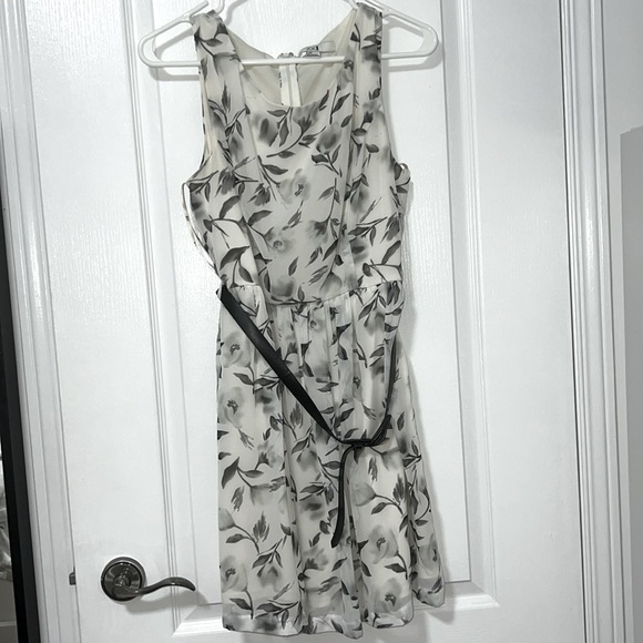 FLORAL PATTERN FOREVER 21 DRESS, SIZE L - Picture 1 of 2